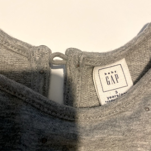 Gap dress for 3yrs old / Toddler . Gray color with gold dots. Wear only once - Picture 4 of 5